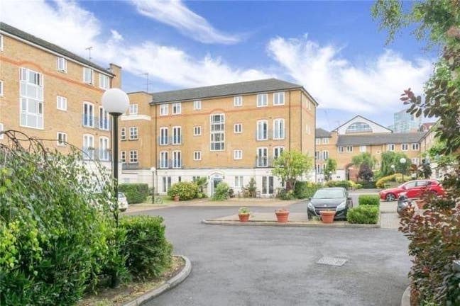 Top floor 2 Bed Flat, 2 min from Bricklane  Main Photo