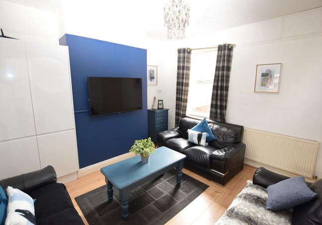 Student House to Rent -  9 West Lorne Street Main Photo