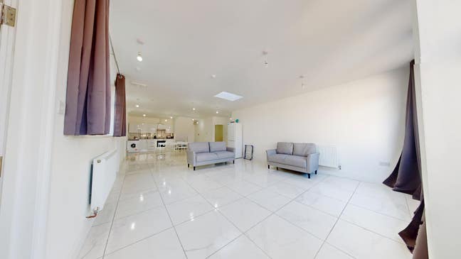 Luxury 3 Bed, 4 Bath Flat In Chatsworth Road  Main Photo