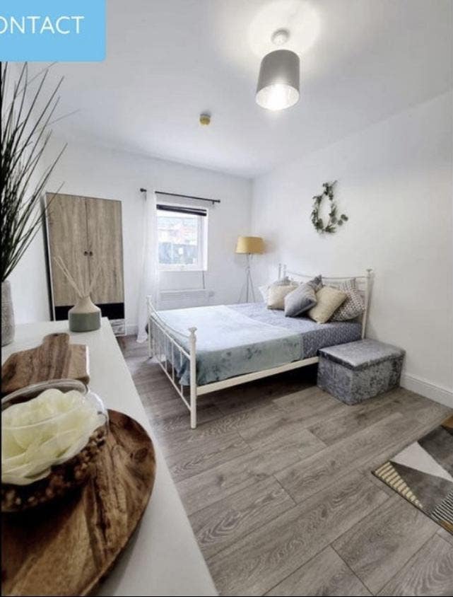 Large Gorgeous Studio in Kingston!!   Main Photo