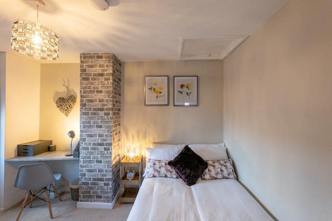 The Banksy Suites Rm 3 -  Mossbank Avenue Main Photo