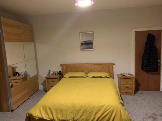 Large room in a popular house near city centre Main Photo