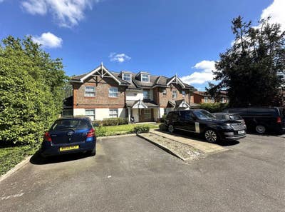 2 Bedroom Flat Main Photo