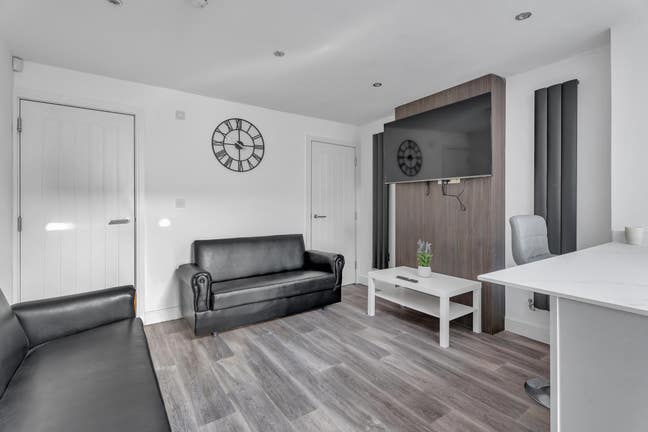 Stunning double en-suite rooms near city centre Main Photo