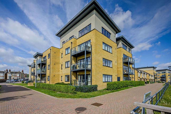*Delightful flat close to station* Main Photo