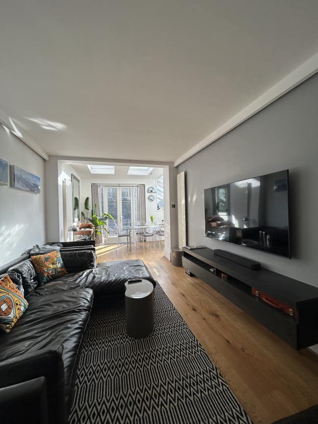 Double bed in Fulham  Main Photo