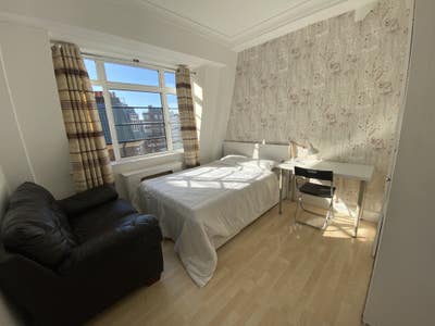 Bright Double Room 5 Min from Oxford Street Main Photo