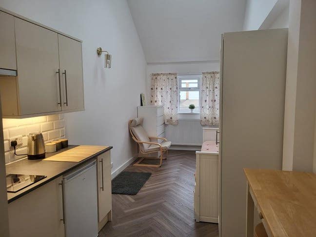 Studio/annexe  Monday - Friday  Main Photo