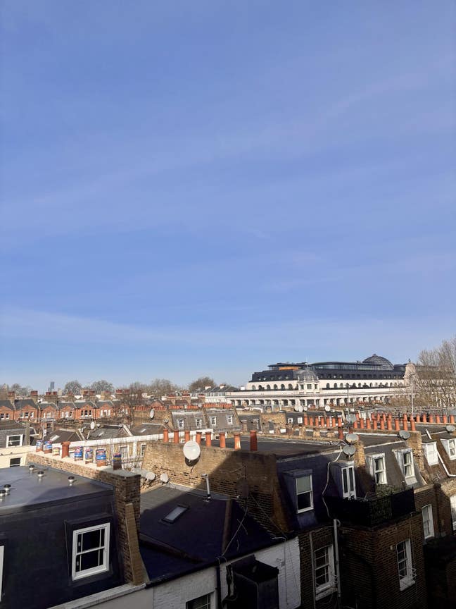 For 1 person with balcony Hyde Park, shared bath  Main Photo