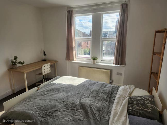 Beeston. Large Bedroom, Cleaner Main Photo