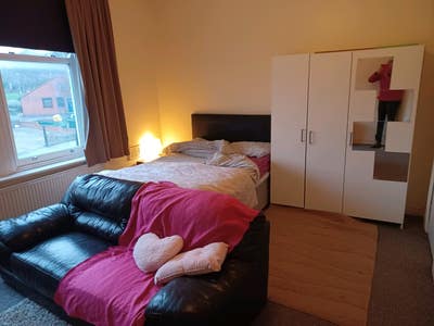 Large ensuite room available   Main Photo
