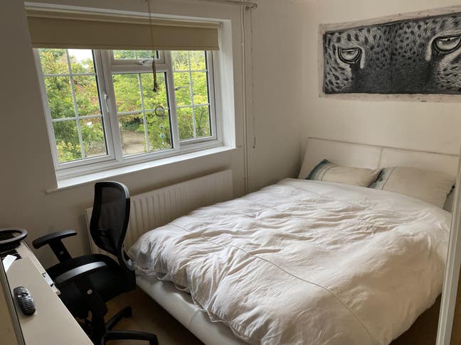Double room in a family home Main Photo