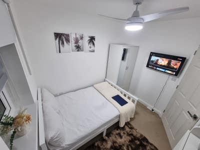 All-Inclusive Spacious Room in Slade Green Main Photo