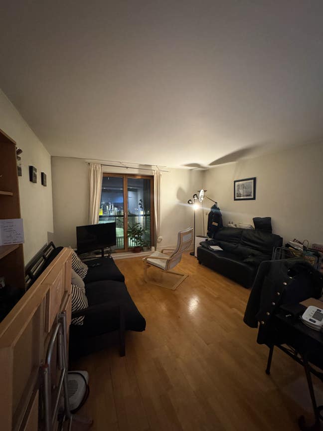 Looking for a roommate (M1) Main Photo