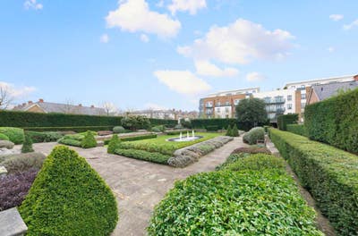 Queen Mary’s Place Main Photo
