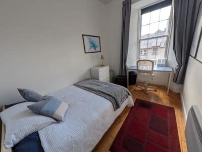 Room available now in a fantastic location Main Photo