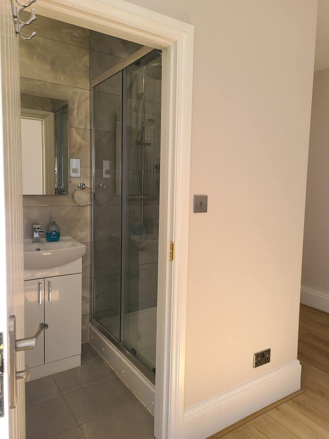 Double room with twin share bathroom  Main Photo