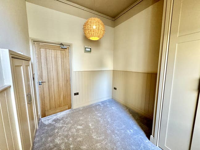 ALL bills included. Fab house. Central location :) Main Photo