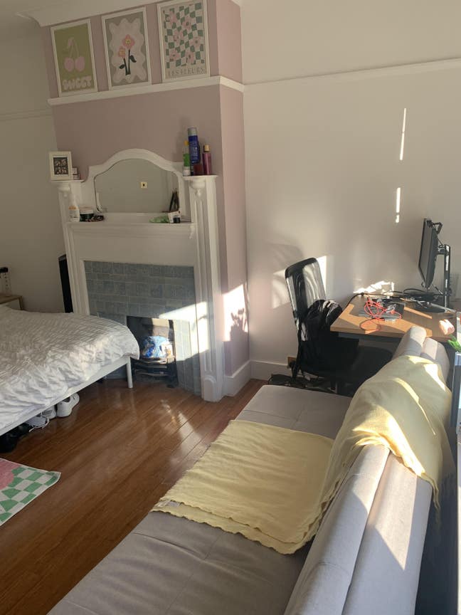 Large double Bedroom in Wimbledon Chase house  Main Photo