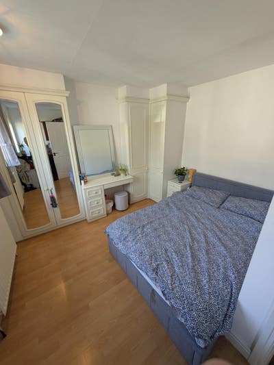 Spacious double room with en-suite Main Photo