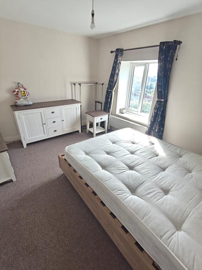 Large Double Bedroom in Centre of Stroud Main Photo
