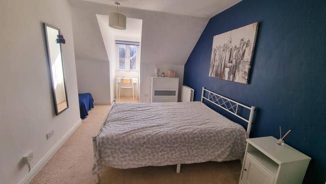 Large spacious double room available in Coulsdon  Main Photo