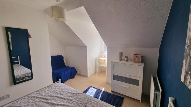 Large, spacious double room Coulsdon Town Main Photo
