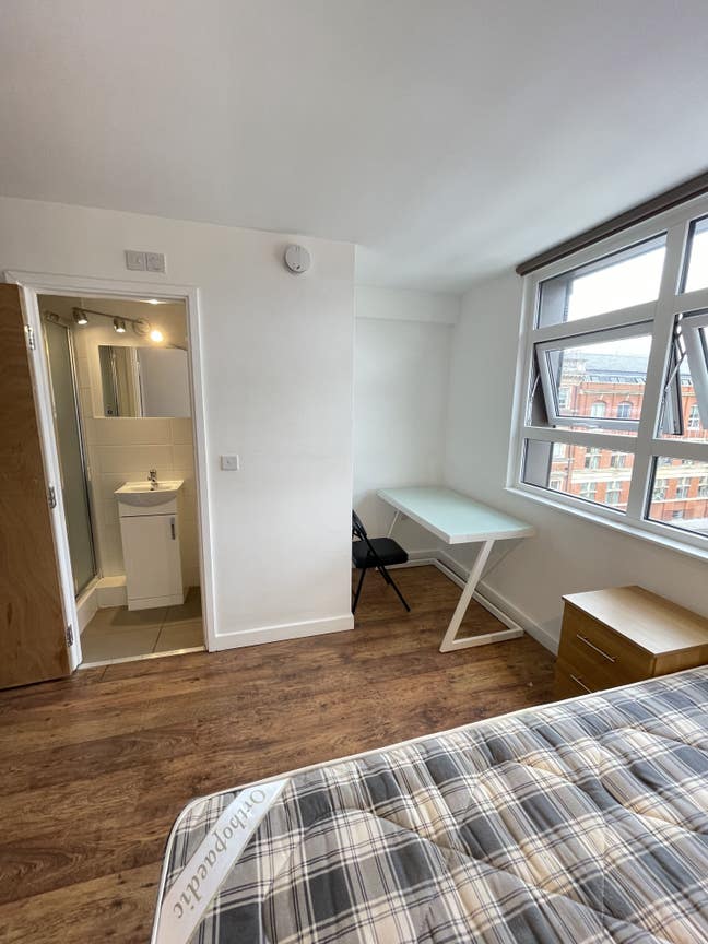 LE1 Ensuite😍 Discount for Speedy Move Ins💥  Main Photo