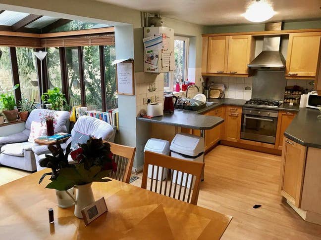 A massive 26m2 Bright double room tax included Main Photo