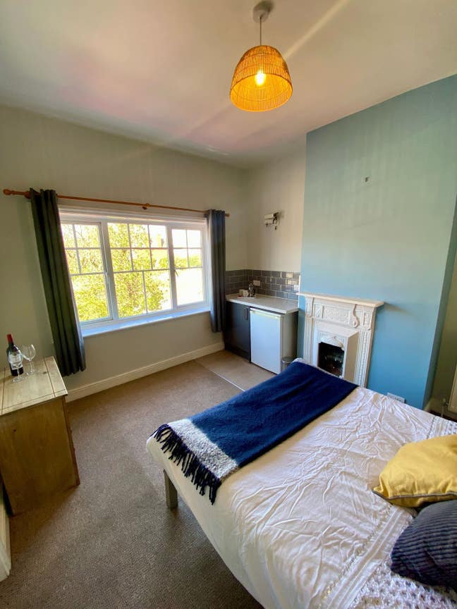 Ensuite/Kitchenette/Shared Communal Room Main Photo