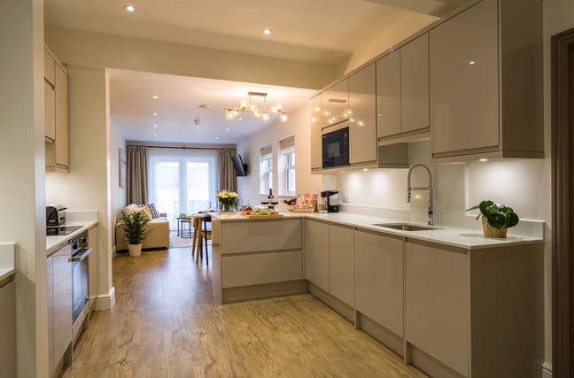 Furnished Room & Ensuite, Bills Inc VIEW TODAY Main Photo
