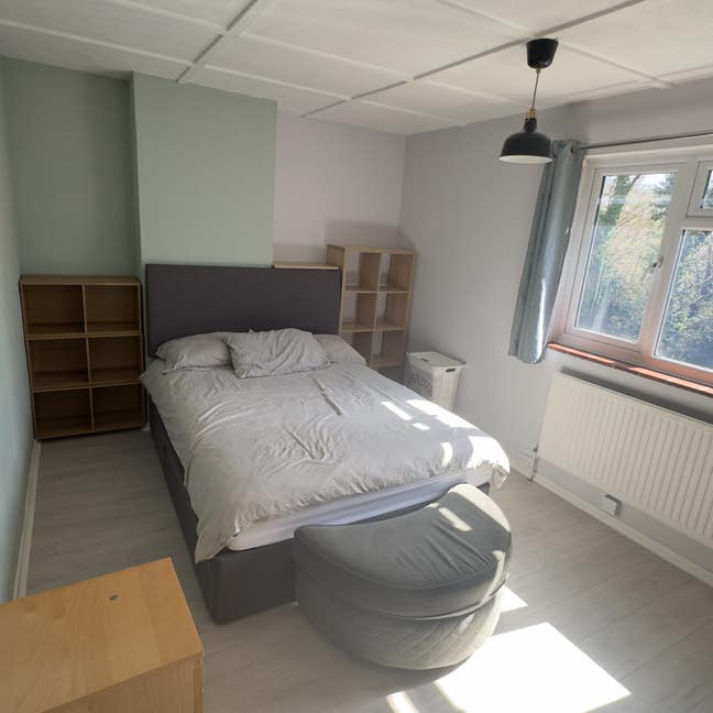 Spacious double room in farnborough  Main Photo