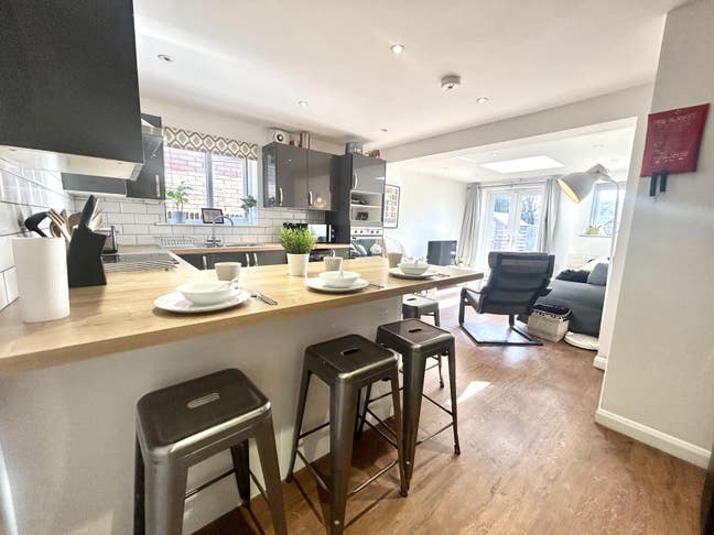 Walk to Earley Station in 2 Mins 🚂👣 Main Photo