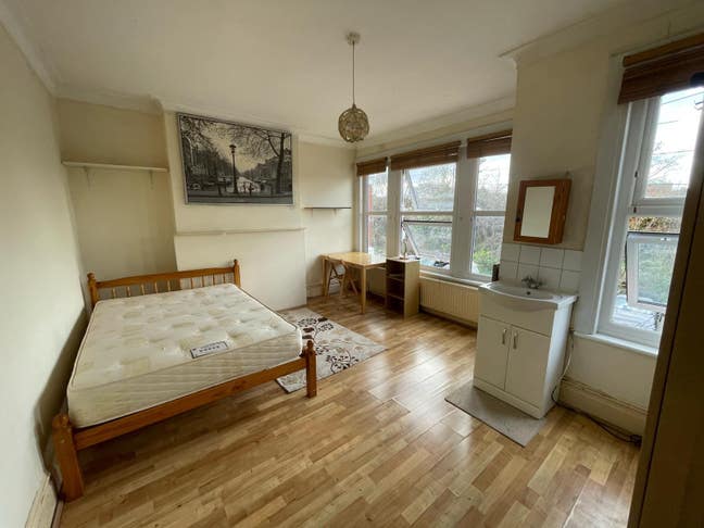 Sunny Room – Just Minutes from the Station Main Photo