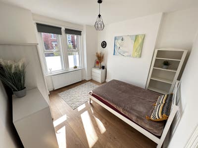 Big double room- bills included Main Photo