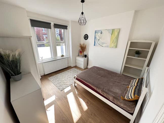 Big double room- bills included Main Photo
