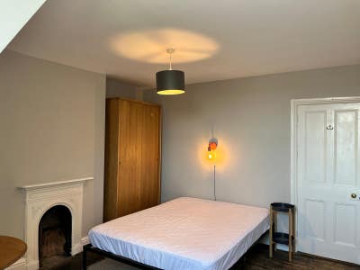 Lovely Private Room in Family Home Main Photo