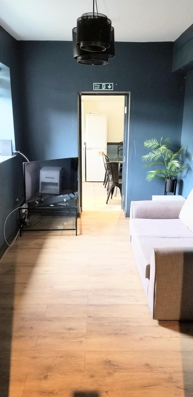 Room in shared accommodation for professionals.  Main Photo