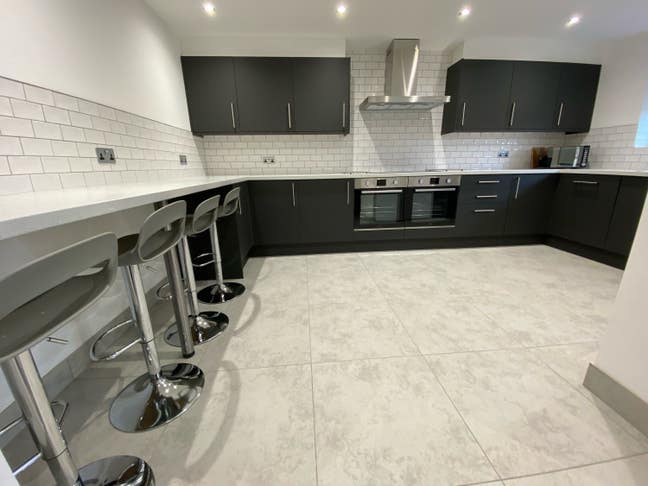 Furnished Double Bedroom with Ensuite  Main Photo