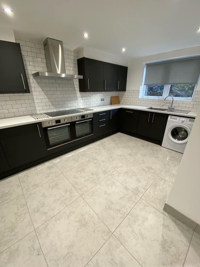 Furnished Double Bedroom with Ensuite  Main Photo