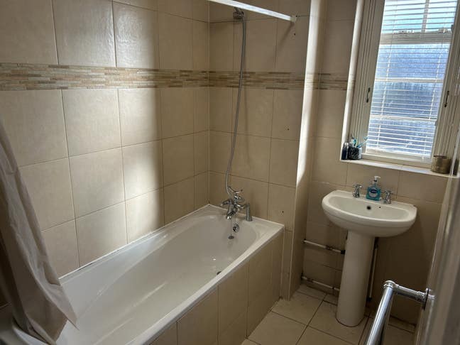 Large double in cosy flat share  Main Photo