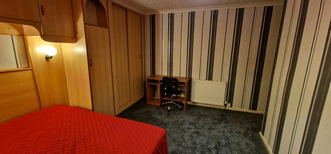 Self contained Flat for 2 people Heathrow Feltham Main Photo