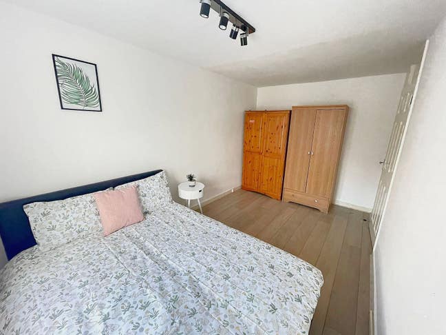* Lovely Double Room Next to Canary Wharf* Main Photo