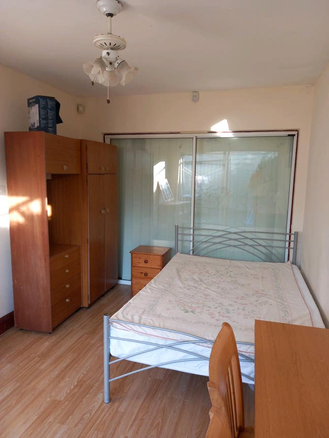 Double room available in Cowley  Main Photo