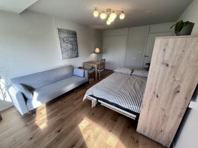 Mon–Fri Double Room w/balcony in Notting Hill Main Photo