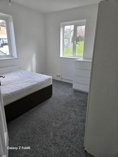 2 big rooms 1 single rooms near Grove park Station Main Photo