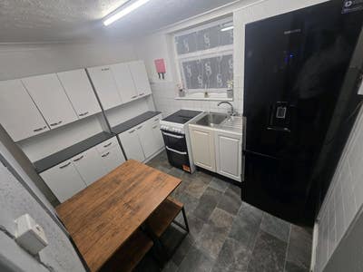 Studio to Rent Central Location Zero Deposit ! Main Photo