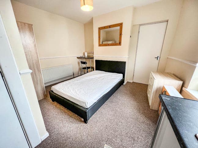Fully Furnished  Bills inc  Room 4, 55 Green Lane  Main Photo