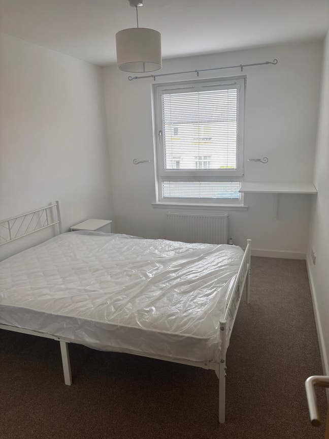 Spacious two bed flat & furnished Main Photo