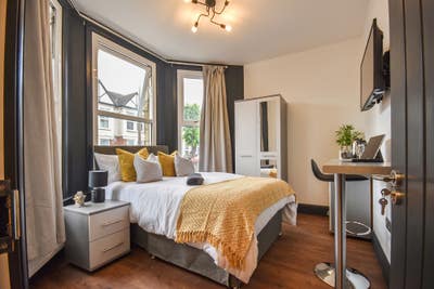 One Double Ensuite Room  Main Photo